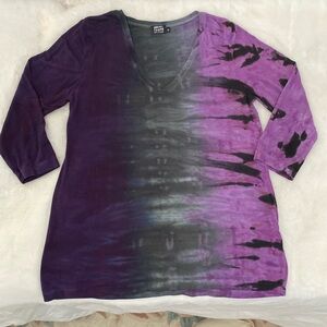 Art of Cloth. Purple and Black Long Sleeve V-Neck Top.  Size S